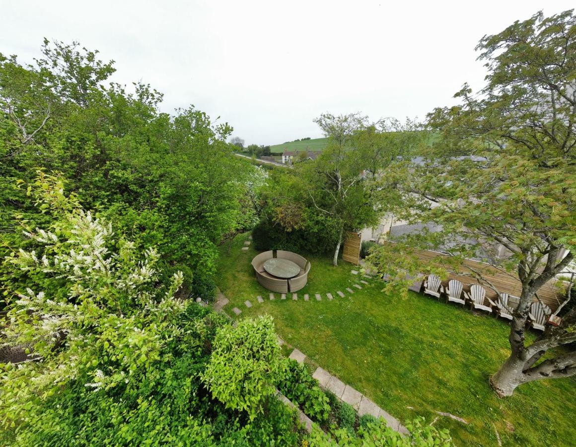 צ'יפנהאם Wisteria View With Hottub & Cabin Sleeps 20 מראה חיצוני תמונה