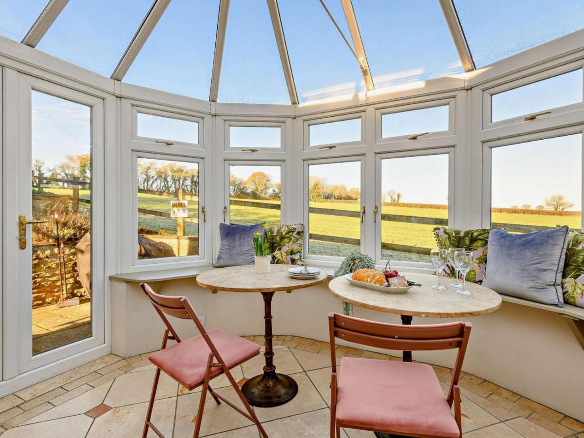 צ'יפנהאם Wisteria View With Hottub & Cabin Sleeps 20 מראה חיצוני תמונה